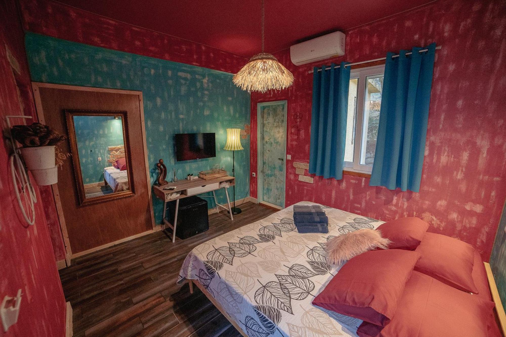 Antares Boutique Guesthouse เปรามา ภายนอก รูปภาพ