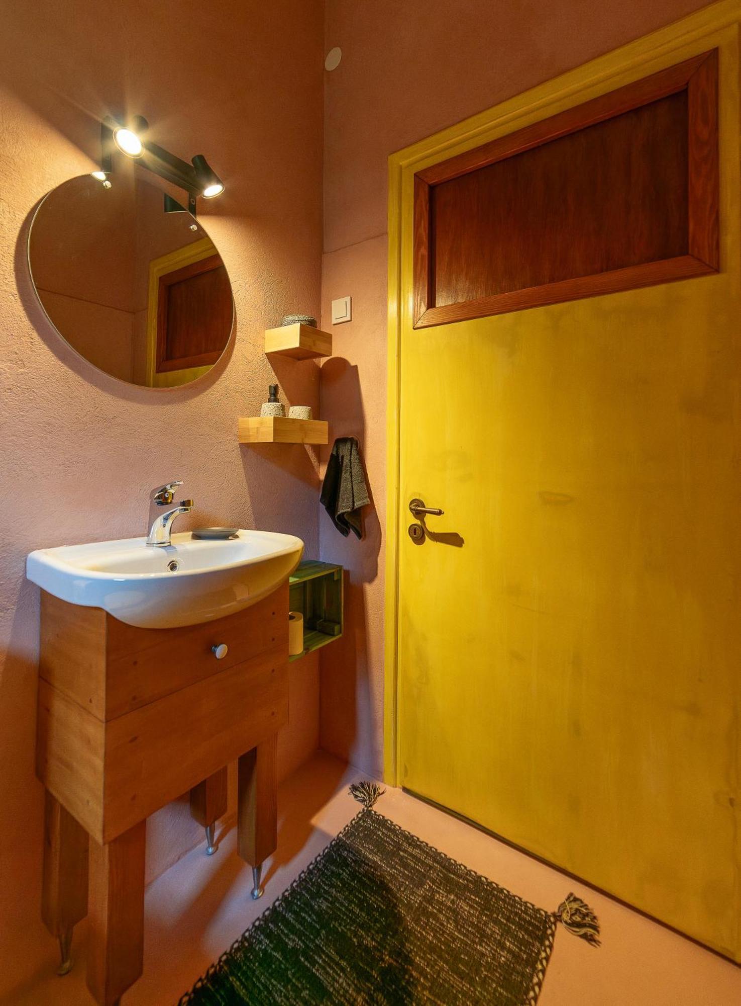 Antares Boutique Guesthouse เปรามา ภายนอก รูปภาพ